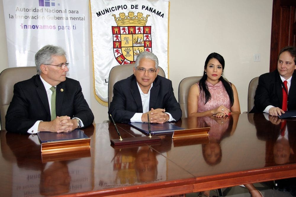 Irvin Halman (AIG), José Blandón, Alcalde de Panamá, Carmen Cotes, Dir. Administrativa, Alex Neuman - CTO Alcaldía de Panamá