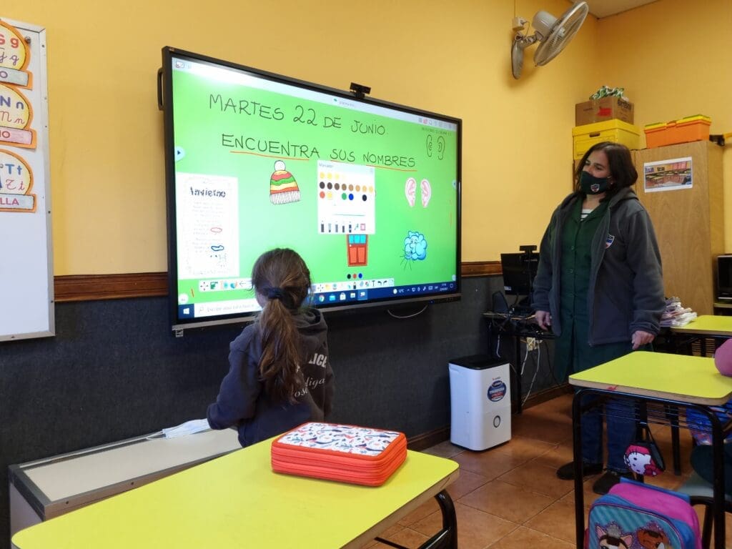ViewSonic elegido por colegio uruguayo para mejorar la interacción y atención de sus estudiantes en clases con pantallas interactivas