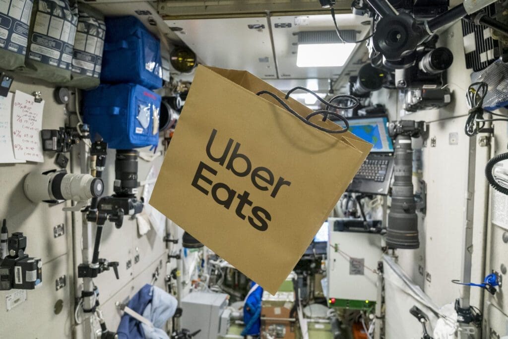 Uber Eats hace historia: Se convierte en la primera app en realizar una entrega de comida en el espacio