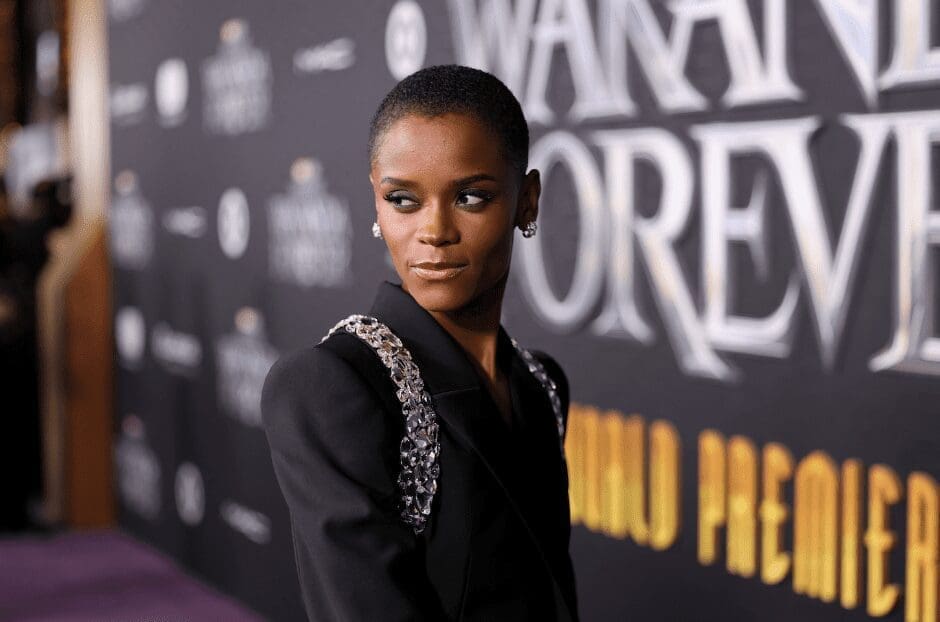 Estrellas, cineastas e invitados especiales pasaron por la alfombra púrpura en Hollywood para celebrar el estreno de Pantera Negra: Wakanda Por Siempre de Marvel Studios 7