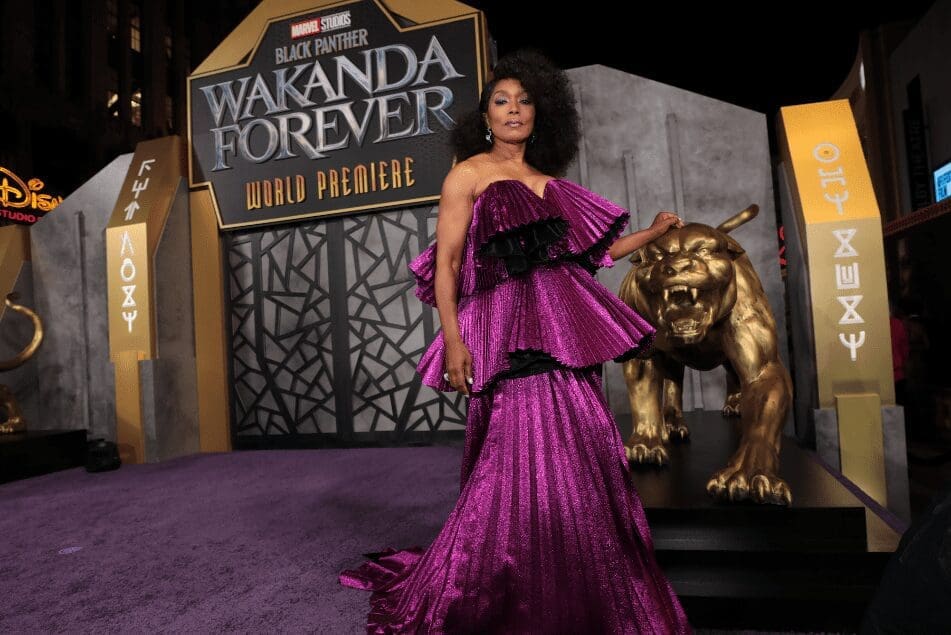 Estrellas, cineastas e invitados especiales pasaron por la alfombra púrpura en Hollywood para celebrar el estreno de Pantera Negra: Wakanda Por Siempre de Marvel Studios 3