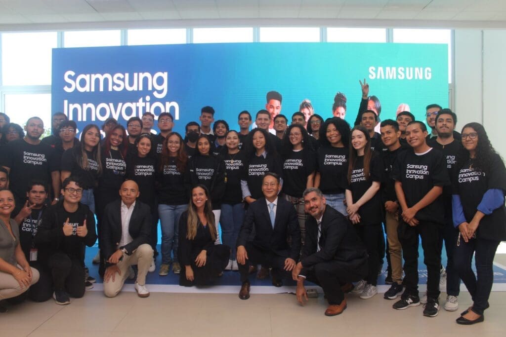 250 jóvenes panameños culminaron con éxito el Programa Samsung Innovation Campus - Vida Digital con Alex Neuman