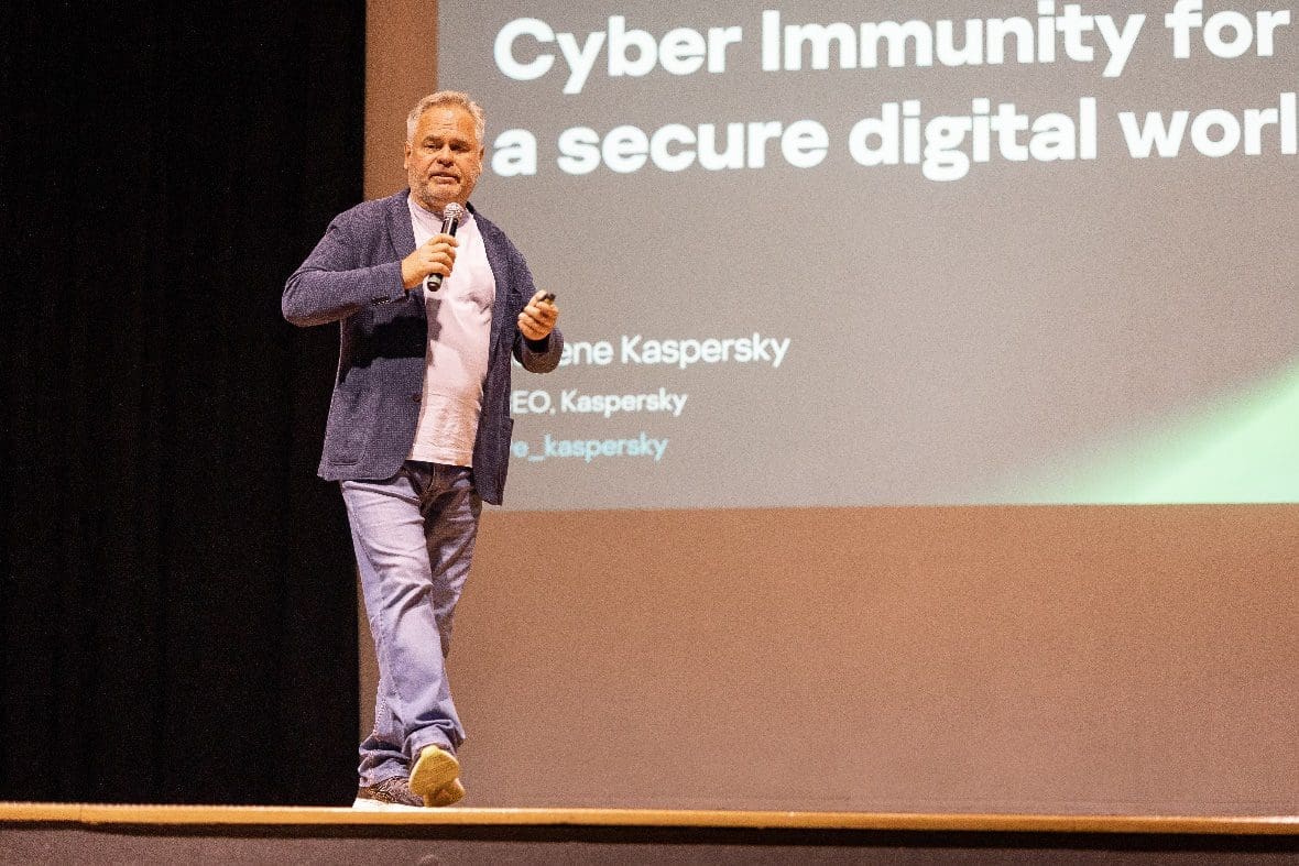 Eugene Kaspersky ofrece discurso durante inauguración de centro de ciberseguridad industrial - Vida Digital con Alex Neuman