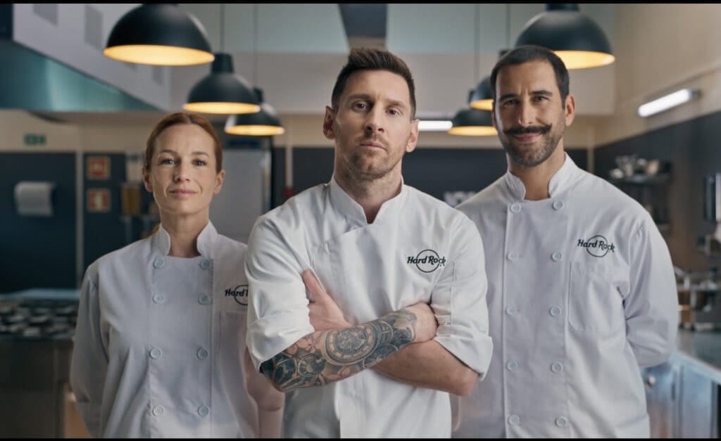 Open estrena nueva campaña para Hard Rock Cafe, con Leo Messi como chef de la marca -Vida Digital con Alex Neuman