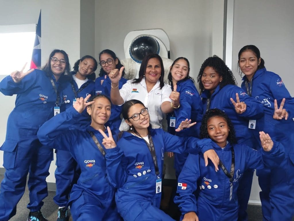 Estudiantes de colegios oficiales se gradúan en la NASA - Vida Digital con Alex Neuman