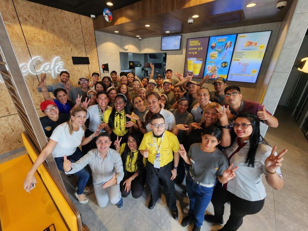 McDonald’s llegará a 82 restaurantes a nivel nacional e impulsará más de 200 oportunidades de 1er empleo - Vida Digital con Alex Neuman