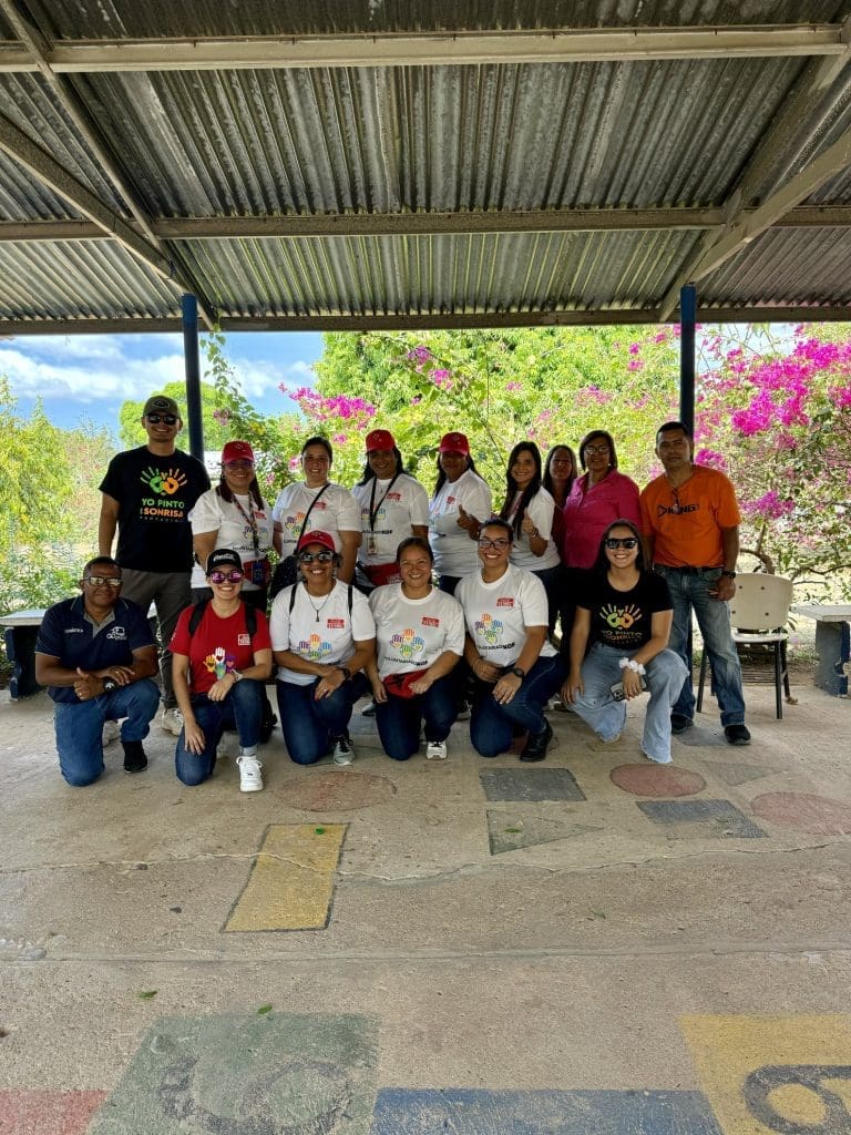 Coca-Cola Femsa y fundación “Yo Pinto Una Sonrisa” impulsan la educación en Aguadulce, Panamá - Vida Digital con Alex Neuman