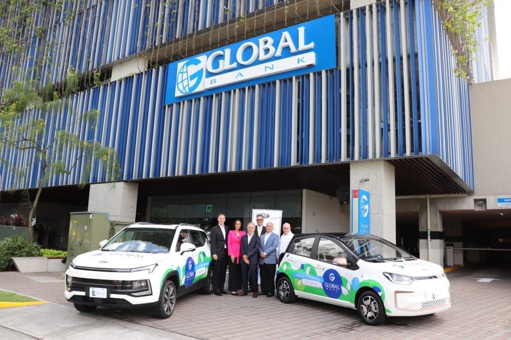 Global Bank renueva su movilidad con dos vehículos eléctricos que se suman a la flota corporativa - Vida Digital con Alex Neuman