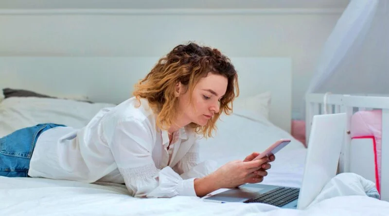 Investigación: El 97 % de los mexicanos usa dispositivos mientras está en la cama - Vida Digital con Alex Neuman