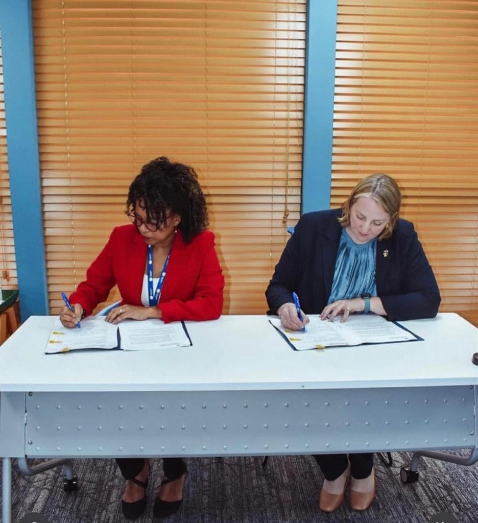 Embajada del Reino Unido en Panamá y la Fundación Panamá Sostenible firman acuerdo - Vida Digital con Alex Neuman