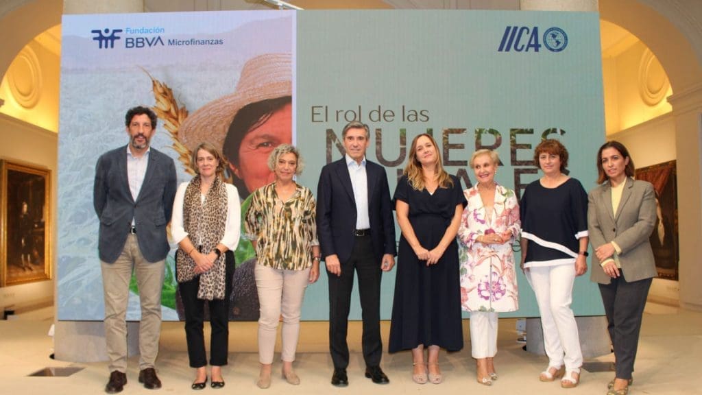 Mujeres microempresarias en la ruralidad: herencia, reto y orgullo hacia el decenio 2034 - Vida Digital con Alex Neuman